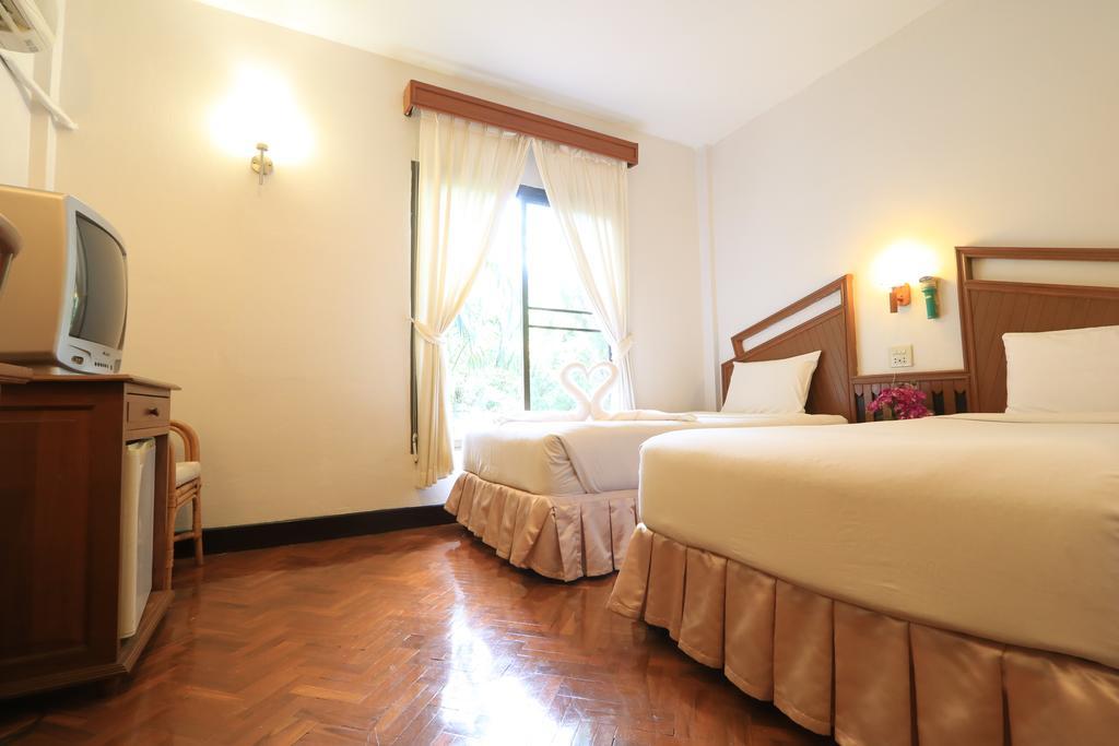 โีรงแรมใบหยก ชาเลต Hotel แม่ฮ่องสอน ภายนอก รูปภาพ