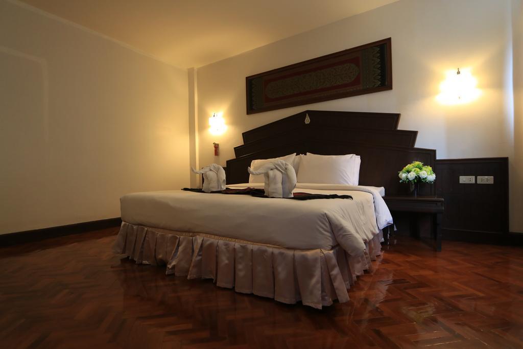 โีรงแรมใบหยก ชาเลต Hotel แม่ฮ่องสอน ภายนอก รูปภาพ