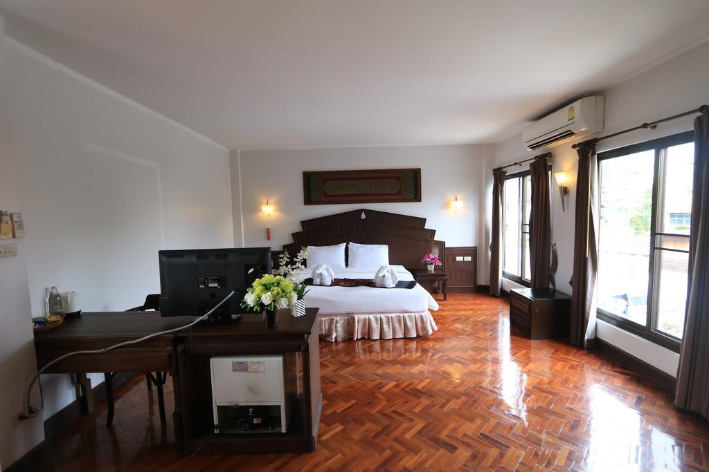 โีรงแรมใบหยก ชาเลต Hotel แม่ฮ่องสอน ภายนอก รูปภาพ