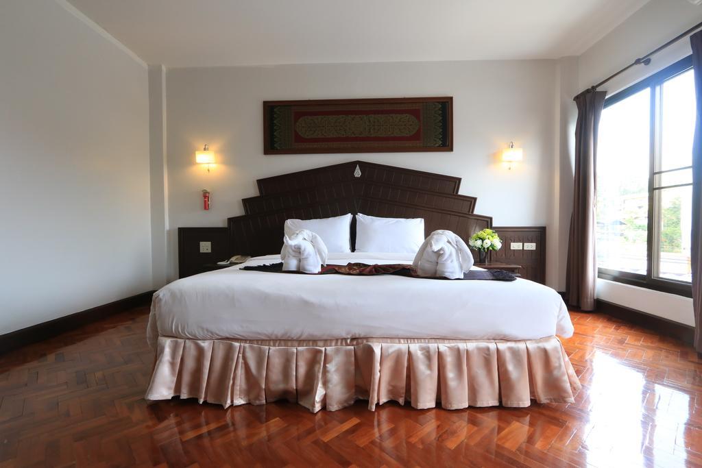 โีรงแรมใบหยก ชาเลต Hotel แม่ฮ่องสอน ภายนอก รูปภาพ