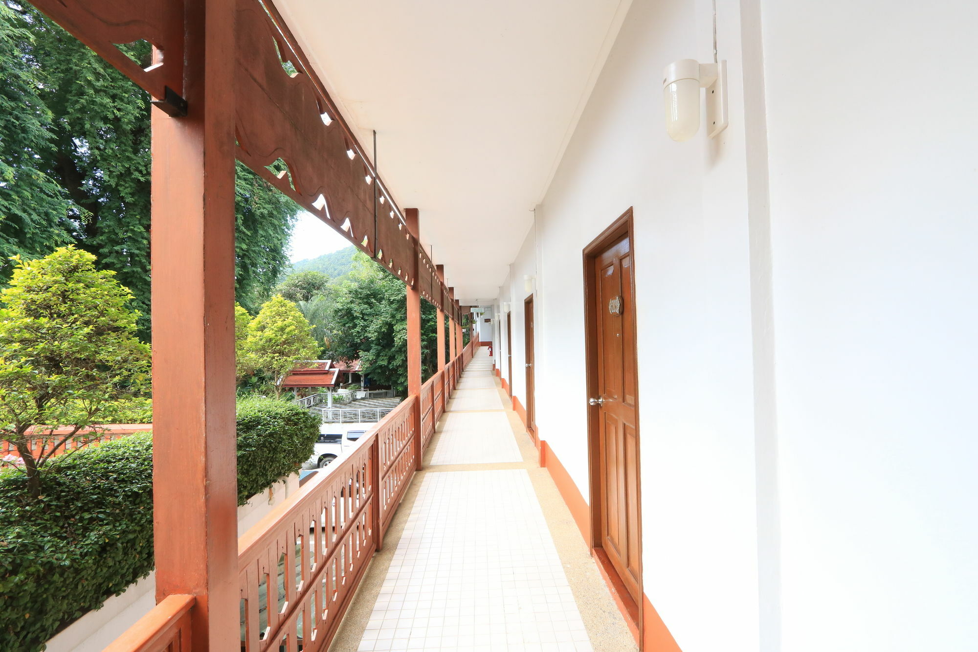 โีรงแรมใบหยก ชาเลต Hotel แม่ฮ่องสอน ภายนอก รูปภาพ
