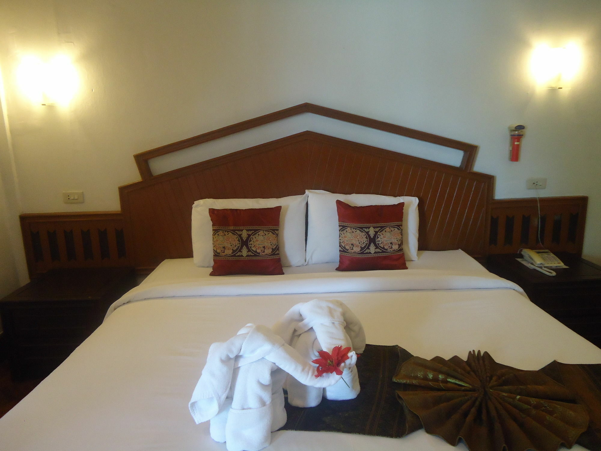 โีรงแรมใบหยก ชาเลต Hotel แม่ฮ่องสอน ภายนอก รูปภาพ