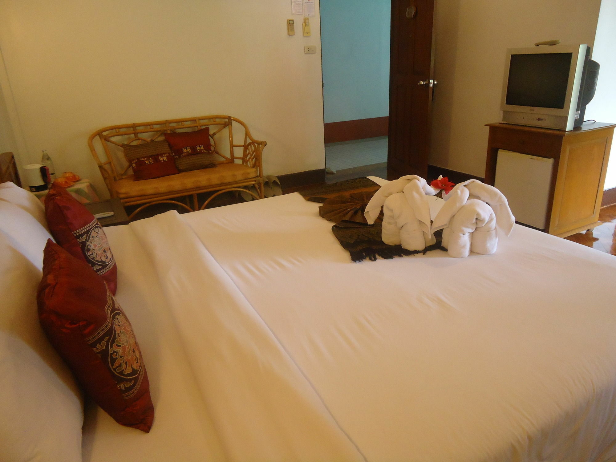 โีรงแรมใบหยก ชาเลต Hotel แม่ฮ่องสอน ภายนอก รูปภาพ